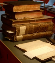 Kirchenbücher aus Hamburg lagern im Staatsarchiv
